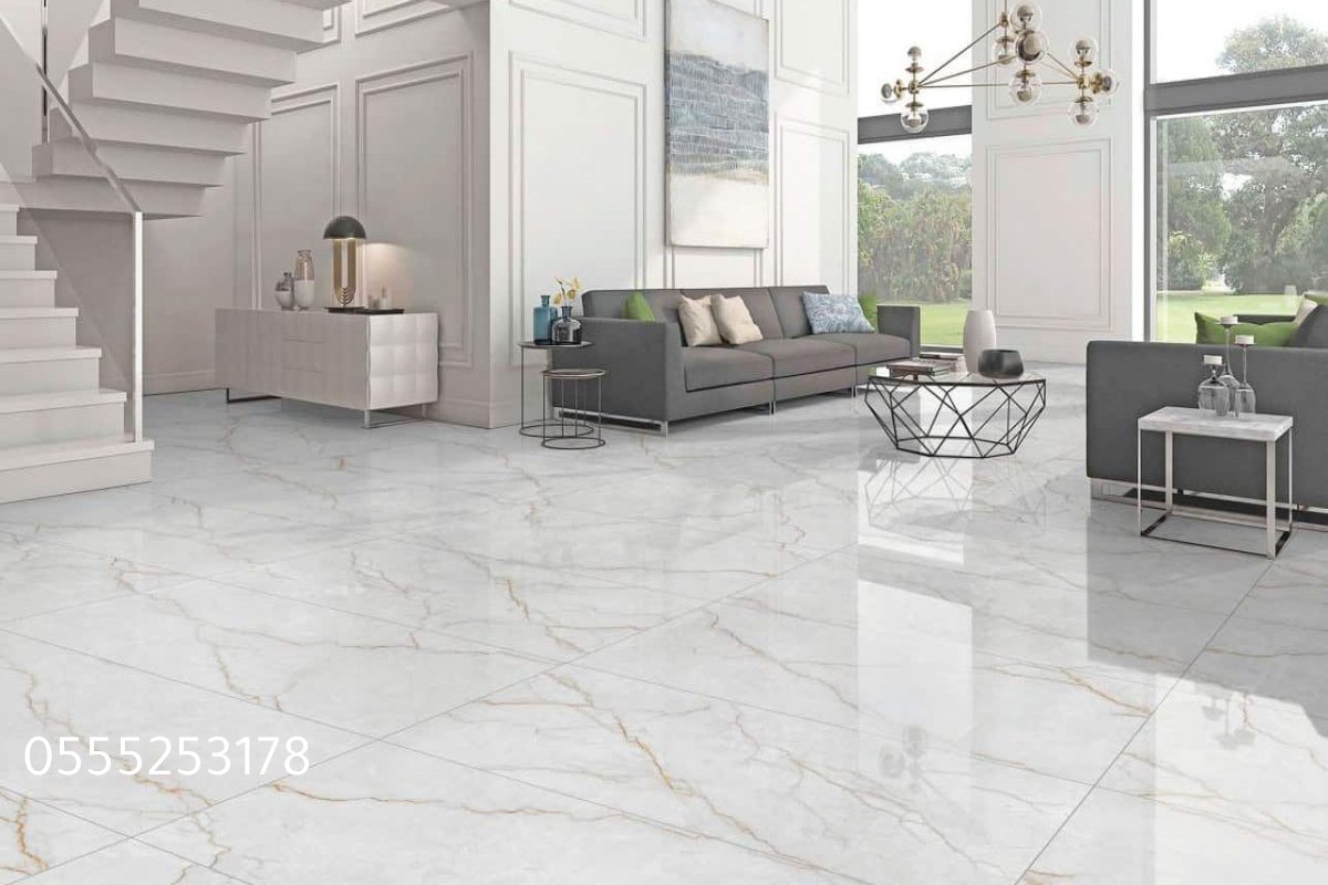 تركيب سيراميك احترافي على الحوائط يحقق تصميمًا أنيقًا ومتانة عالية.