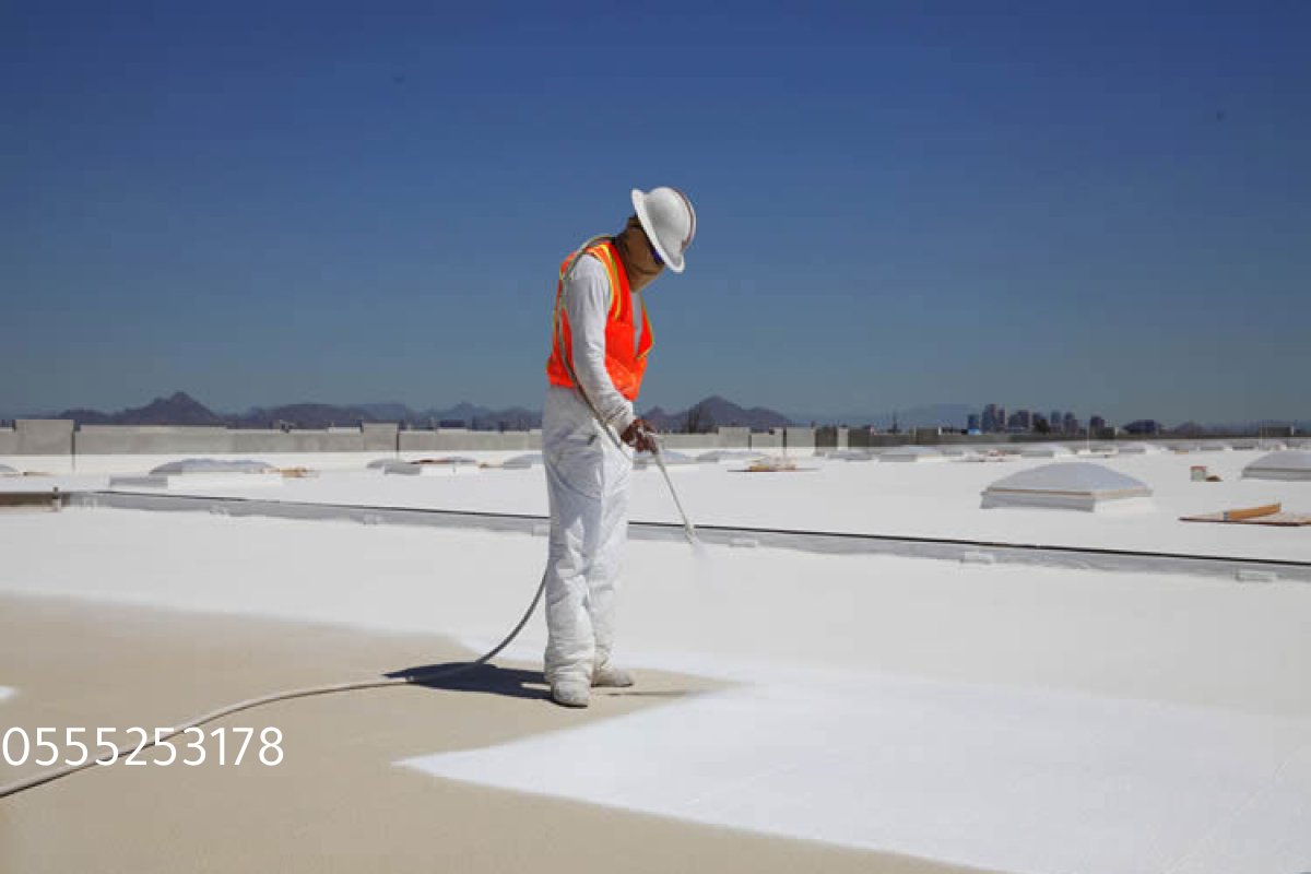 عوازل أسطح في الخبر – حلول فعّالة لحماية المباني من تسربات المياه والرطوبة