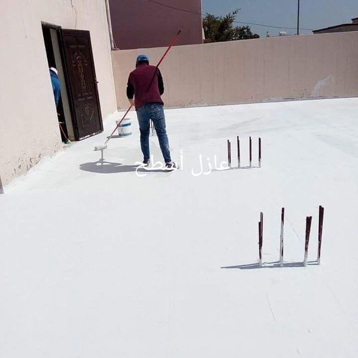 عوازل أسطح في حي الشاطئ والمزروعية – الحل الأمثل لحماية المباني من التسربات والعوامل المناخية